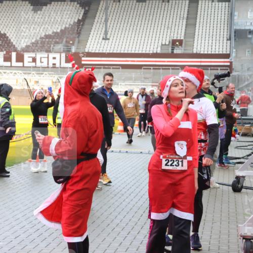 07.12.2025 - St. Pauli X-Mass-Run No. 15 Luisa Fischer http://msf.ph/oto/9386832 07.12.2025 11:42:27 Ziel 3784, 2435, 57, 2231, 15, 462, 465, 1801, 1834, 2231, 2291, 2435, 3222, 3479, 3555, 3717, 3718, 3732, 3755, 3757, 3764, 3784, 3810, 3903, 3905, 3906, 3908, 3922, 3923, 4605, 4614 meine-sportfotos.de