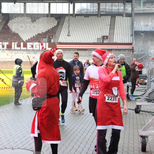 07.12.2025 - St. Pauli X-Mass-Run No. 15 Luisa Fischer http://msf.ph/oto/9386838 07.12.2025 11:42:28 Ziel 355, 3764, 5, 3732, 2231, 15, 462, 465, 1801, 1834, 2231, 2291, 2435, 3222, 3479, 3555, 3717, 3718, 3755, 3757, 3764, 3784, 3810, 3903, 3905, 3906, 3908, 3922, 3923, 4605, 4614 meine-sportfotos.de