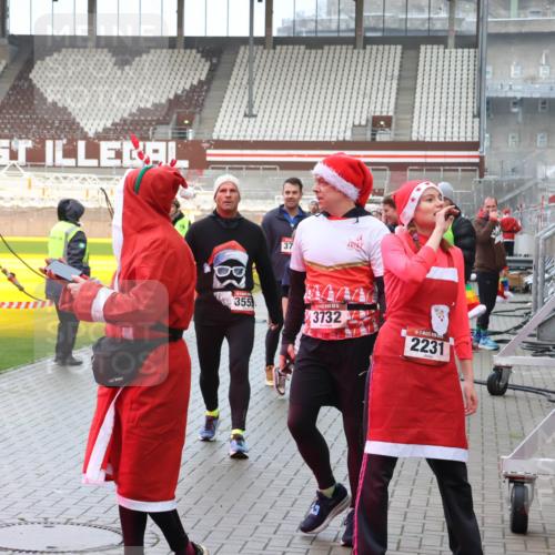 07.12.2025 - St. Pauli X-Mass-Run No. 15 Luisa Fischer http://msf.ph/oto/9386839 07.12.2025 11:42:28 Ziel 37, 355, 1444, 3732, 83, 2231, 15, 462, 465, 1801, 1834, 2231, 2291, 2435, 3222, 3479, 3555, 3717, 3718, 3755, 3757, 3764, 3784, 3810, 3903, 3905, 3906, 3908, 3922, 3923, 4605, 4614 meine-sportfotos.de