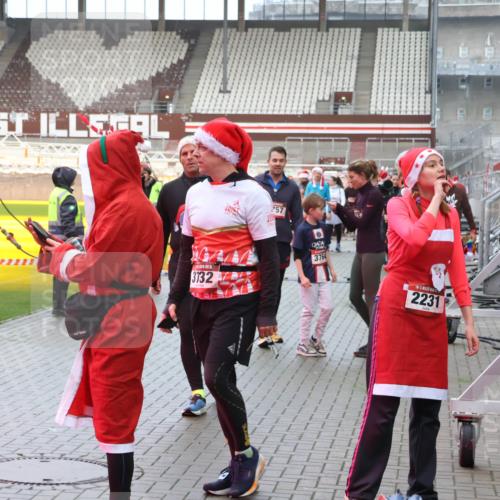 07.12.2025 - St. Pauli X-Mass-Run No. 15 Luisa Fischer http://msf.ph/oto/9386842 07.12.2025 11:42:29 Ziel 1, 3732, 757, 3764, 2231, 15, 462, 465, 1801, 1834, 2231, 2291, 2435, 3222, 3479, 3555, 3717, 3718, 3755, 3757, 3764, 3784, 3810, 3903, 3905, 3906, 3908, 3922, 3923, 4605, 4614 meine-sportfotos.de