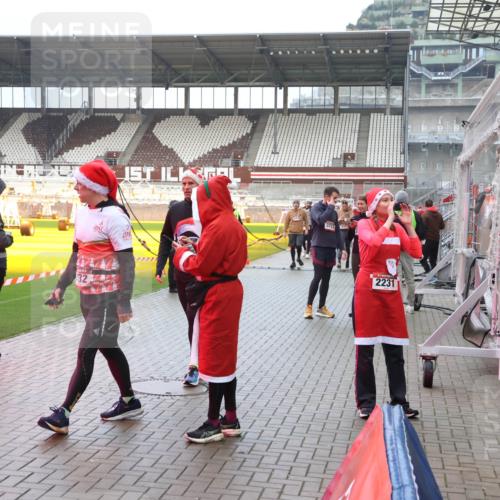 07.12.2025 - St. Pauli X-Mass-Run No. 15 Luisa Fischer http://msf.ph/oto/9386847 07.12.2025 11:42:30 Ziel 1, 3757, 2231, 292, 15, 462, 465, 1288, 1834, 2231, 2291, 2435, 3222, 3479, 3555, 3717, 3718, 3757, 3810, 3903, 3905, 3906, 3908, 3922, 3923, 4605, 4614 meine-sportfotos.de