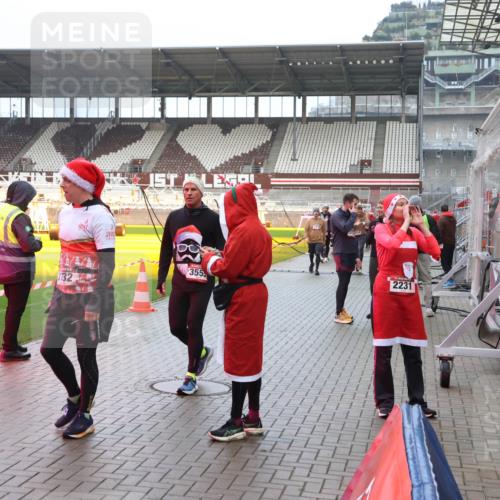 07.12.2025 - St. Pauli X-Mass-Run No. 15 Luisa Fischer http://msf.ph/oto/9386848 07.12.2025 11:42:31 Ziel 3132, 1, 355, 2231, 292, 15, 462, 465, 1288, 1834, 2231, 2291, 2435, 3222, 3479, 3555, 3717, 3718, 3810, 3903, 3905, 3906, 3908, 3922, 3923, 4605, 4614 meine-sportfotos.de