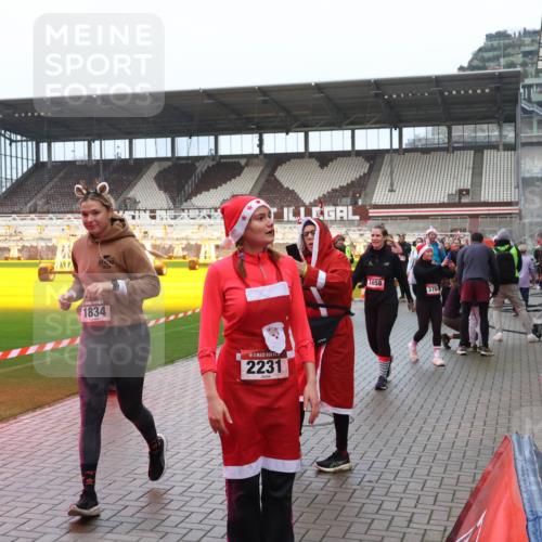 07.12.2025 - St. Pauli X-Mass-Run No. 15 Luisa Fischer http://msf.ph/oto/9386863 07.12.2025 11:42:39 Ziel 1834, 2231, 1658, 3784, 15, 462, 465, 1288, 1834, 2291, 2435, 3479, 3717, 3718, 3810, 3903, 3905, 3906, 3908, 3922, 3923, 4600, 4605, 4606, 4614 meine-sportfotos.de