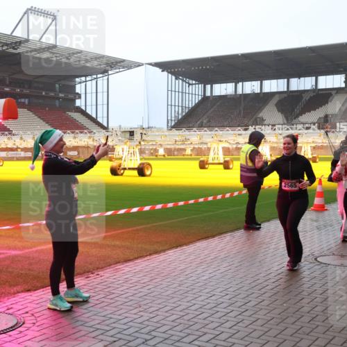 07.12.2025 - St. Pauli X-Mass-Run No. 15 Luisa Fischer http://msf.ph/oto/9386866 07.12.2025 10:21:37 Ziel 2565, 1386, 1407, 149, 270, 392, 1326, 1386, 1407, 1898, 1900, 2173, 2565, 2799, 2927, 3062, 3091, 3384, 3540, 3541, 3848, 3849, 3984, 3988, 4117, 4338 meine-sportfotos.de