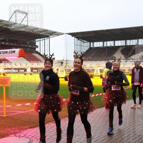 07.12.2025 - St. Pauli X-Mass-Run No. 15 Luisa Fischer http://msf.ph/oto/9386874 07.12.2025 11:42:46 Ziel 2, 3903, 908, 3717, 371, 15, 462, 465, 976, 1288, 1834, 2291, 3717, 3718, 3810, 3903, 3905, 3906, 3908, 3922, 3923, 4600, 4605, 4606, 4614 meine-sportfotos.de