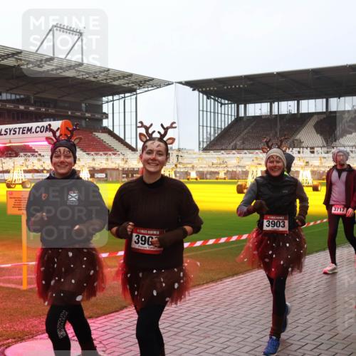 07.12.2025 - St. Pauli X-Mass-Run No. 15 Luisa Fischer http://msf.ph/oto/9386876 07.12.2025 11:42:47 Ziel 0, 15, 39, 3903, 390, 3, 15, 462, 465, 976, 1288, 1834, 2291, 3717, 3810, 3903, 3905, 3906, 3908, 3922, 3923, 4600, 4605, 4606, 4614 meine-sportfotos.de