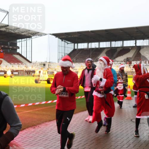 07.12.2025 - St. Pauli X-Mass-Run No. 15 Luisa Fischer http://msf.ph/oto/9386881 07.12.2025 11:42:48 Ziel 15, 3903, 905, 3717, 906, 15, 320, 323, 462, 465, 976, 1288, 1834, 2291, 3717, 3810, 3903, 3905, 3906, 3908, 3922, 3923, 4600, 4605, 4606, 4614 meine-sportfotos.de