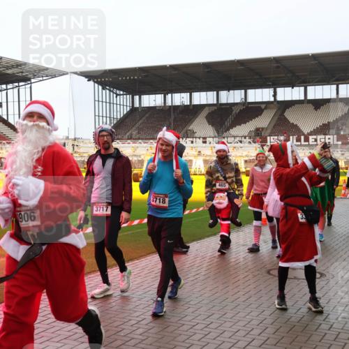 07.12.2025 - St. Pauli X-Mass-Run No. 15 Luisa Fischer http://msf.ph/oto/9386885 07.12.2025 11:42:49 Ziel 3717, 906, 3718, 465, 4605, 15, 320, 323, 462, 465, 976, 1288, 1834, 2291, 3435, 3717, 3810, 3903, 3905, 3906, 3908, 3922, 3923, 4600, 4605, 4606, 4614 meine-sportfotos.de
