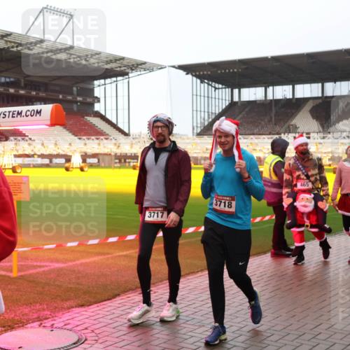 07.12.2025 - St. Pauli X-Mass-Run No. 15 Luisa Fischer http://msf.ph/oto/9386887 07.12.2025 11:42:50 Ziel 3717, 3718, 465, 229, 462, 33, 15, 158, 172, 320, 323, 462, 465, 976, 1288, 1834, 2291, 3425, 3435, 3717, 3810, 3903, 3905, 3906, 3908, 3922, 3923, 4600, 4605, 4606, 4614 meine-sportfotos.de