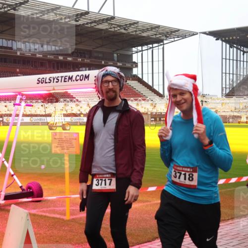 07.12.2025 - St. Pauli X-Mass-Run No. 15 Luisa Fischer http://msf.ph/oto/9386893 07.12.2025 11:42:51 Ziel 3717, 3718, 465, 15, 158, 172, 320, 323, 462, 465, 976, 1288, 1834, 2291, 3425, 3435, 3717, 3810, 3903, 3905, 3906, 3908, 3922, 3923, 3964, 3965, 4600, 4605, 4606, 4614 meine-sportfotos.de