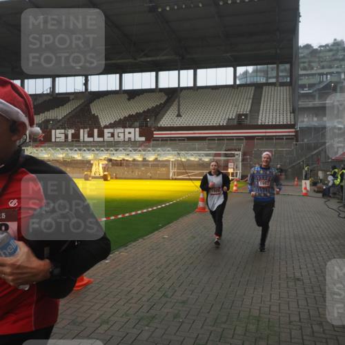 07.12.2025 - St. Pauli X-Mass-Run No. 15 Fabian Wolf http://msf.ph/oto/9386895 07.12.2025 10:16:51 Ziel 1620, 1989, 1997, 2185, 2266, 3633, 4356, 4359, 4769 meine-sportfotos.de
