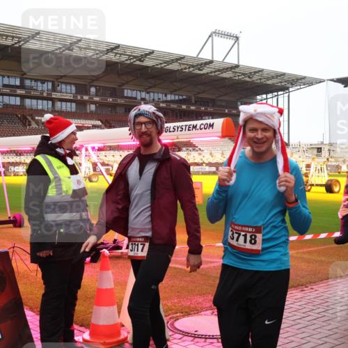 07.12.2025 - St. Pauli X-Mass-Run No. 15 Luisa Fischer http://msf.ph/oto/9386896 07.12.2025 11:42:51 Ziel 634, 3717, 5, 3718, 465, 15, 158, 172, 320, 323, 462, 465, 976, 1288, 1834, 2291, 3425, 3435, 3717, 3810, 3903, 3905, 3906, 3908, 3922, 3923, 3964, 3965, 4600, 4605, 4606, 4614 meine-sportfotos.de