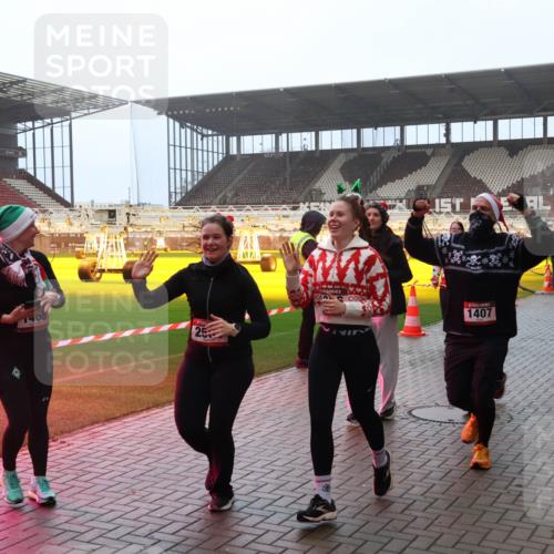 07.12.2025 - St. Pauli X-Mass-Run No. 15 Luisa Fischer http://msf.ph/oto/9386906 07.12.2025 10:21:38 Ziel 1400, 1407, 149, 270, 392, 1326, 1386, 1407, 1898, 1900, 2173, 2565, 2799, 2927, 3062, 3091, 3384, 3540, 3541, 3848, 3849, 3984, 3988, 4117, 4169, 4170, 4338 meine-sportfotos.de