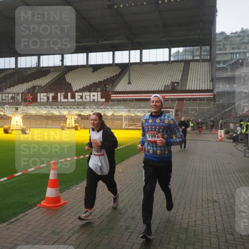 07.12.2025 - St. Pauli X-Mass-Run No. 15 Fabian Wolf http://msf.ph/oto/9386915 07.12.2025 10:16:52 Ziel 1620, 1989, 1997, 3633, 4356, 4359, 4769 meine-sportfotos.de