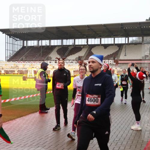 07.12.2025 - St. Pauli X-Mass-Run No. 15 Luisa Fischer http://msf.ph/oto/9386924 07.12.2025 11:42:55 Ziel 15, 46, 46, 4600, 3922, 158, 172, 320, 323, 462, 465, 976, 1288, 1834, 2291, 3425, 3435, 3576, 3672, 3810, 3903, 3905, 3906, 3908, 3922, 3964, 3965, 4600, 4605, 4606, 4614 meine-sportfotos.de
