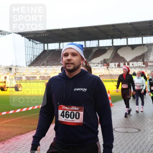 07.12.2025 - St. Pauli X-Mass-Run No. 15 Luisa Fischer http://msf.ph/oto/9386928 07.12.2025 11:42:56 Ziel 24, 15, 4600, 810, 3023, 158, 172, 320, 323, 462, 465, 976, 1288, 1834, 2291, 3425, 3435, 3576, 3579, 3672, 3810, 3903, 3905, 3906, 3908, 3964, 3965, 4600, 4605, 4606, 4614 meine-sportfotos.de