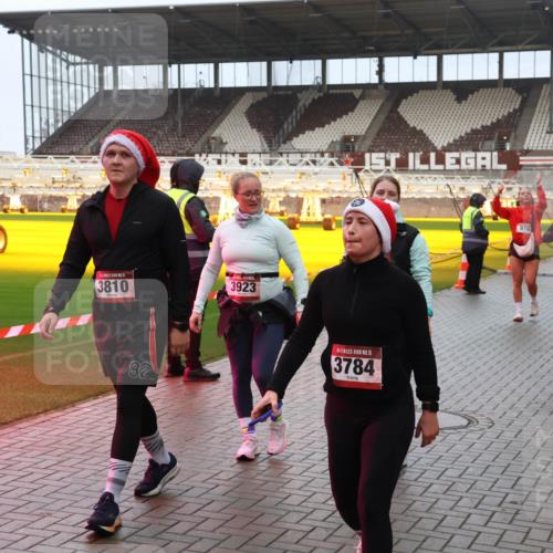 07.12.2025 - St. Pauli X-Mass-Run No. 15 Luisa Fischer http://msf.ph/oto/9386929 07.12.2025 11:43:00 Ziel 15, 3810, 3923, 92, 15, 3784, 976, 875, 3757, 3, 158, 172, 320, 323, 652, 976, 1288, 1834, 1975, 3425, 3435, 3576, 3579, 3663, 3672, 3810, 3903, 3905, 3906, 3908, 3953, 3964, 3965, 4600, 4606, 4614 meine-sportfotos.de