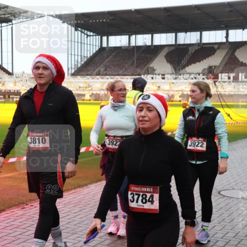 07.12.2025 - St. Pauli X-Mass-Run No. 15 Luisa Fischer http://msf.ph/oto/9386933 07.12.2025 11:43:01 Ziel 15, 3810, 3923, 3922, 92, 15, 3784, 976, 158, 172, 320, 323, 652, 976, 1288, 1834, 1975, 3425, 3435, 3576, 3579, 3663, 3672, 3810, 3903, 3905, 3906, 3908, 3953, 3964, 3965, 4600, 4606, 4614 meine-sportfotos.de