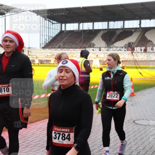 07.12.2025 - St. Pauli X-Mass-Run No. 15 Luisa Fischer http://msf.ph/oto/9386934 07.12.2025 11:43:01 Ziel 15, 3810, 92, 15, 3784, 3922, 158, 172, 320, 323, 652, 976, 1288, 1834, 1975, 3425, 3435, 3576, 3579, 3663, 3672, 3810, 3903, 3905, 3906, 3908, 3953, 3964, 3965, 4600, 4606, 4614 meine-sportfotos.de