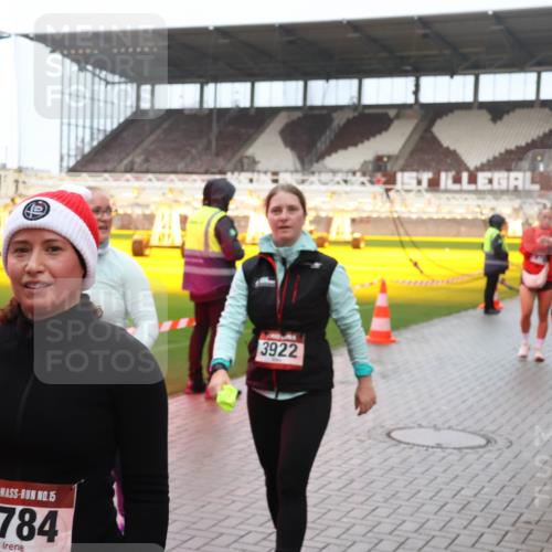 07.12.2025 - St. Pauli X-Mass-Run No. 15 Luisa Fischer http://msf.ph/oto/9386936 07.12.2025 11:43:02 Ziel 92, 15, 3784, 3922, 3757, 158, 172, 320, 323, 652, 976, 1288, 1834, 1975, 3425, 3435, 3576, 3579, 3663, 3672, 3810, 3903, 3905, 3906, 3908, 3953, 3964, 3965, 4600, 4606, 4614 meine-sportfotos.de