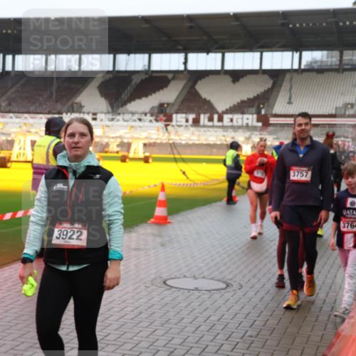 07.12.2025 - St. Pauli X-Mass-Run No. 15 Luisa Fischer http://msf.ph/oto/9386937 07.12.2025 11:43:02 Ziel 23, 3922, 3757, 3764, 158, 172, 320, 323, 652, 976, 1288, 1834, 1975, 3425, 3435, 3576, 3579, 3663, 3672, 3810, 3903, 3905, 3906, 3908, 3953, 3964, 3965, 4600, 4606, 4614 meine-sportfotos.de