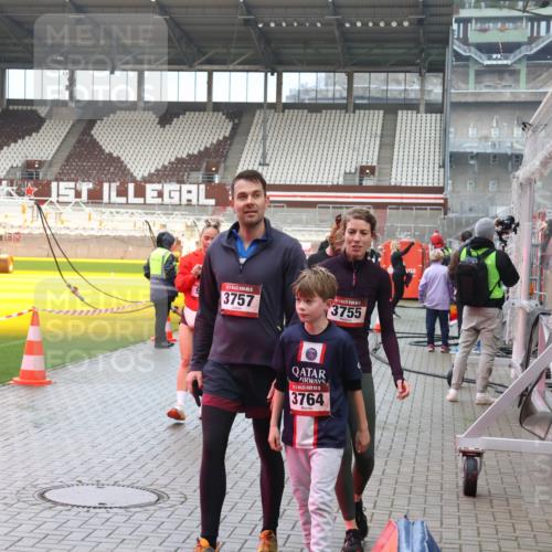 07.12.2025 - St. Pauli X-Mass-Run No. 15 Luisa Fischer http://msf.ph/oto/9386939 07.12.2025 11:43:03 Ziel 1, 3757, 3755, 3764, 158, 172, 320, 323, 652, 976, 1288, 1975, 3425, 3435, 3576, 3579, 3663, 3672, 3810, 3903, 3905, 3906, 3908, 3953, 3964, 3965, 4600, 4606, 4614 meine-sportfotos.de