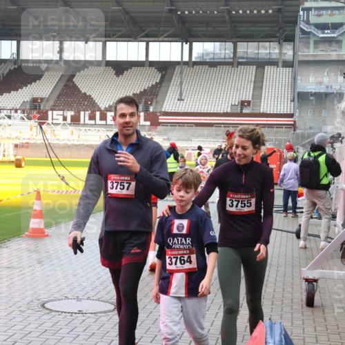 07.12.2025 - St. Pauli X-Mass-Run No. 15 Luisa Fischer http://msf.ph/oto/9386941 07.12.2025 11:43:04 Ziel 15, 3757, 15, 3764, 3755, 158, 172, 320, 323, 652, 976, 1288, 1975, 3425, 3435, 3576, 3579, 3663, 3672, 3810, 3903, 3905, 3906, 3908, 3953, 3964, 3965, 4600, 4606, 4614 meine-sportfotos.de