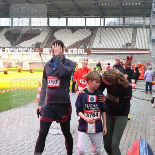 07.12.2025 - St. Pauli X-Mass-Run No. 15 Luisa Fischer http://msf.ph/oto/9386944 07.12.2025 11:43:04 Ziel 15, 15, 3757, 976, 15, 3764, 1755, 158, 172, 320, 323, 652, 976, 1288, 1975, 3425, 3435, 3576, 3579, 3663, 3672, 3810, 3903, 3905, 3906, 3908, 3953, 3964, 3965, 4600, 4606, 4614 meine-sportfotos.de