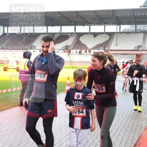 07.12.2025 - St. Pauli X-Mass-Run No. 15 Luisa Fischer http://msf.ph/oto/9386946 07.12.2025 11:43:05 Ziel 15, 3757, 1, 15, 764, 755, 158, 172, 320, 323, 652, 976, 1288, 1975, 3425, 3435, 3576, 3579, 3663, 3672, 3903, 3905, 3906, 3908, 3953, 3964, 3965, 4600, 4606, 4614 meine-sportfotos.de