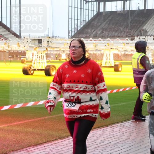 07.12.2025 - St. Pauli X-Mass-Run No. 15 Luisa Fischer http://msf.ph/oto/9386949 07.12.2025 10:21:43 Ziel 392, 2173, 149, 270, 1326, 1386, 1407, 1898, 1900, 2173, 2565, 2799, 2927, 2997, 3062, 3091, 3384, 3540, 3541, 3848, 3849, 3984, 3988, 4117, 4158, 4169, 4170, 4338 meine-sportfotos.de