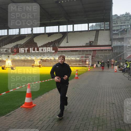 07.12.2025 - St. Pauli X-Mass-Run No. 15 Fabian Wolf http://msf.ph/oto/9386950 07.12.2025 10:16:56 Ziel 1620, 1762, 1989, 1997, 2694, 3633, 4356, 4359, 4769 meine-sportfotos.de