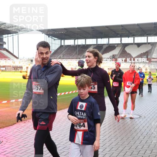 07.12.2025 - St. Pauli X-Mass-Run No. 15 Luisa Fischer http://msf.ph/oto/9386952 07.12.2025 11:43:06 Ziel 3757, 15, 55, 15, 764, 3672, 976, 158, 172, 320, 323, 652, 976, 1288, 1975, 3425, 3435, 3576, 3579, 3663, 3672, 3903, 3905, 3906, 3908, 3953, 3964, 3965, 4600, 4606, 4614 meine-sportfotos.de