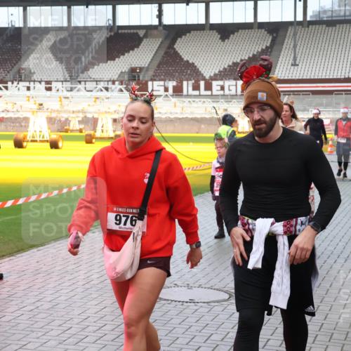 07.12.2025 - St. Pauli X-Mass-Run No. 15 Luisa Fischer http://msf.ph/oto/9386959 07.12.2025 11:43:10 Ziel 15, 976, 39, 158, 172, 320, 323, 652, 976, 1288, 1975, 3425, 3435, 3576, 3579, 3663, 3672, 3953, 3964, 3965, 4600, 4606, 4614 meine-sportfotos.de