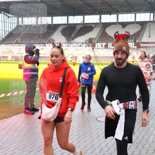 07.12.2025 - St. Pauli X-Mass-Run No. 15 Luisa Fischer http://msf.ph/oto/9386963 07.12.2025 11:43:10 Ziel 15, 976, 3435, 158, 172, 320, 323, 652, 976, 1288, 1975, 3425, 3435, 3576, 3579, 3663, 3672, 3953, 3964, 3965, 4600, 4606, 4614 meine-sportfotos.de