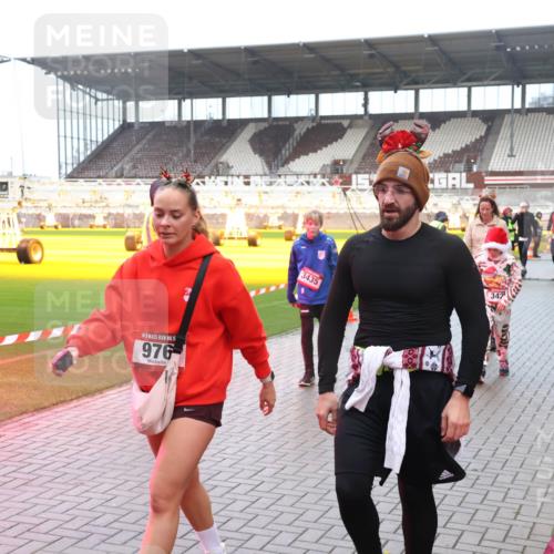 07.12.2025 - St. Pauli X-Mass-Run No. 15 Luisa Fischer http://msf.ph/oto/9386964 07.12.2025 11:43:11 Ziel 15, 976, 3435, 347, 158, 172, 320, 323, 652, 976, 1288, 1975, 2230, 3425, 3435, 3576, 3579, 3663, 3672, 3953, 3964, 3965, 4600, 4606, 4614 meine-sportfotos.de