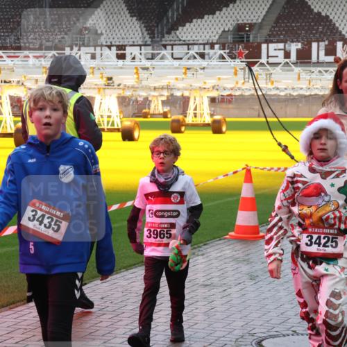 07.12.2025 - St. Pauli X-Mass-Run No. 15 Luisa Fischer http://msf.ph/oto/9386969 07.12.2025 11:43:13 Ziel 15, 3435, 15, 3965, 15, 3425, 5, 158, 172, 320, 323, 652, 976, 1288, 1975, 2230, 3425, 3435, 3576, 3579, 3663, 3672, 3953, 3964, 3965, 4600, 4606 meine-sportfotos.de