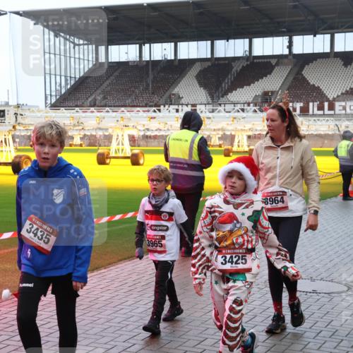 07.12.2025 - St. Pauli X-Mass-Run No. 15 Luisa Fischer http://msf.ph/oto/9386974 07.12.2025 11:43:14 Ziel 15, 3435, 3965, 5, 3425, 8964, 3576, 158, 172, 320, 323, 652, 976, 1288, 1975, 2230, 3425, 3435, 3576, 3579, 3663, 3672, 3953, 3964, 3965, 4600, 4606 meine-sportfotos.de