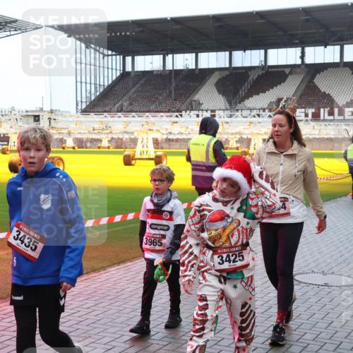 07.12.2025 - St. Pauli X-Mass-Run No. 15 Luisa Fischer http://msf.ph/oto/9386976 07.12.2025 11:43:15 Ziel 15, 3435, 3965, 15, 3425, 5576, 158, 172, 320, 323, 652, 976, 1288, 1975, 2230, 2669, 3425, 3435, 3576, 3579, 3663, 3672, 3953, 3964, 3965, 4600, 4606 meine-sportfotos.de