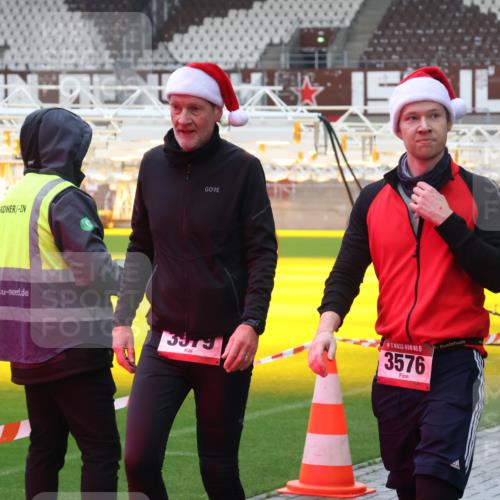 07.12.2025 - St. Pauli X-Mass-Run No. 15 Luisa Fischer http://msf.ph/oto/9386977 07.12.2025 11:43:22 Ziel 3379, 15, 3576, 1, 158, 172, 320, 323, 652, 976, 1975, 2230, 2669, 3425, 3435, 3576, 3579, 3621, 3622, 3623, 3625, 3663, 3672, 3827, 3953, 3964, 3965, 4600, 4604, 4606, 4828, 5001, 5002 meine-sportfotos.de
