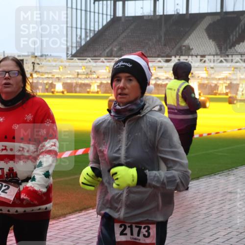 07.12.2025 - St. Pauli X-Mass-Run No. 15 Luisa Fischer http://msf.ph/oto/9386978 07.12.2025 10:21:44 Ziel 392, 2173, 4, 3849, 149, 270, 1326, 1386, 1407, 1898, 1900, 2173, 2565, 2799, 2927, 2997, 3062, 3091, 3384, 3540, 3541, 3848, 3849, 3984, 3988, 4117, 4158, 4169, 4170, 4338 meine-sportfotos.de