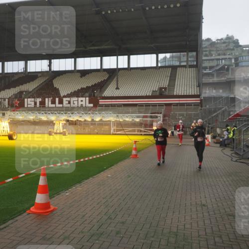 07.12.2025 - St. Pauli X-Mass-Run No. 15 Fabian Wolf http://msf.ph/oto/9386987 07.12.2025 10:17:02 Ziel 1620, 1762, 1989, 1997, 2694, 3229, 3633, 3987, 4356, 4359, 4769 meine-sportfotos.de