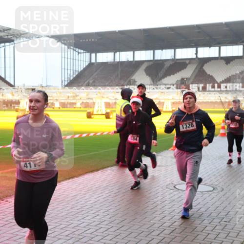 07.12.2025 - St. Pauli X-Mass-Run No. 15 Luisa Fischer http://msf.ph/oto/9386993 07.12.2025 10:21:47 Ziel 411, 1384, 1326, 149, 270, 1326, 1386, 1407, 1898, 1900, 2173, 2565, 2927, 2997, 3062, 3091, 3384, 3540, 3541, 3848, 3849, 3984, 3988, 4117, 4158, 4169, 4170, 4338 meine-sportfotos.de