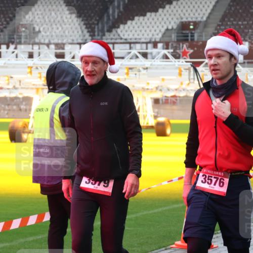 07.12.2025 - St. Pauli X-Mass-Run No. 15 Luisa Fischer http://msf.ph/oto/9386998 07.12.2025 11:43:22 Ziel 3579, 15, 3576, 1, 158, 172, 320, 323, 652, 976, 1975, 2230, 2669, 3425, 3435, 3576, 3579, 3621, 3622, 3623, 3625, 3663, 3672, 3827, 3953, 3964, 3965, 4600, 4604, 4606, 4828, 5001, 5002 meine-sportfotos.de