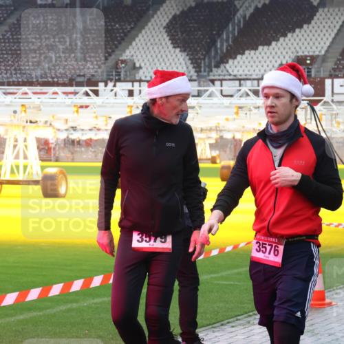 07.12.2025 - St. Pauli X-Mass-Run No. 15 Luisa Fischer http://msf.ph/oto/9387001 07.12.2025 11:43:23 Ziel 3579, 25, 3576, 1, 158, 172, 320, 323, 652, 976, 1975, 2230, 2669, 3425, 3435, 3576, 3579, 3621, 3622, 3623, 3625, 3663, 3672, 3827, 3953, 3964, 3965, 4600, 4604, 4606, 4817, 4828, 4842, 5001, 5002 meine-sportfotos.de