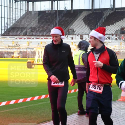 07.12.2025 - St. Pauli X-Mass-Run No. 15 Luisa Fischer http://msf.ph/oto/9387004 07.12.2025 11:43:24 Ziel 15, 3576, 15, 3953, 1, 158, 172, 320, 323, 652, 976, 1975, 2230, 2669, 3425, 3435, 3576, 3579, 3621, 3622, 3623, 3625, 3663, 3672, 3676, 3827, 3953, 3964, 3965, 4604, 4817, 4828, 4842, 5001, 5002 meine-sportfotos.de