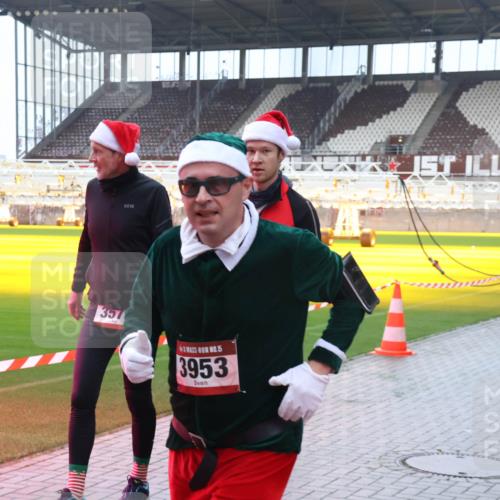 07.12.2025 - St. Pauli X-Mass-Run No. 15 Luisa Fischer http://msf.ph/oto/9387019 07.12.2025 11:43:24 Ziel 357, 3953, 1288, 1, 158, 172, 320, 323, 652, 976, 1975, 2230, 2669, 3425, 3435, 3576, 3579, 3621, 3622, 3623, 3625, 3663, 3672, 3676, 3827, 3953, 3964, 3965, 4604, 4817, 4828, 4842, 5001, 5002 meine-sportfotos.de