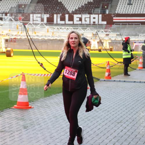 07.12.2025 - St. Pauli X-Mass-Run No. 15 Luisa Fischer http://msf.ph/oto/9387020 07.12.2025 11:43:26 Ziel 15, 1288, 1, 158, 172, 320, 323, 652, 976, 1975, 2230, 2669, 3425, 3435, 3576, 3579, 3621, 3622, 3623, 3625, 3663, 3672, 3676, 3827, 3953, 3964, 3965, 4604, 4817, 4828, 4842, 5001, 5002 meine-sportfotos.de