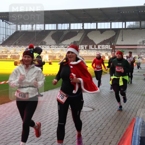 07.12.2025 - St. Pauli X-Mass-Run No. 15 Luisa Fischer http://msf.ph/oto/9387021 07.12.2025 10:21:52 Ziel 149, 270, 4170, 2927, 149, 270, 1326, 1386, 1407, 1898, 1900, 2173, 2565, 2927, 2997, 3062, 3091, 3384, 3540, 3541, 3848, 3849, 3984, 3988, 4117, 4158, 4169, 4170, 4338 meine-sportfotos.de
