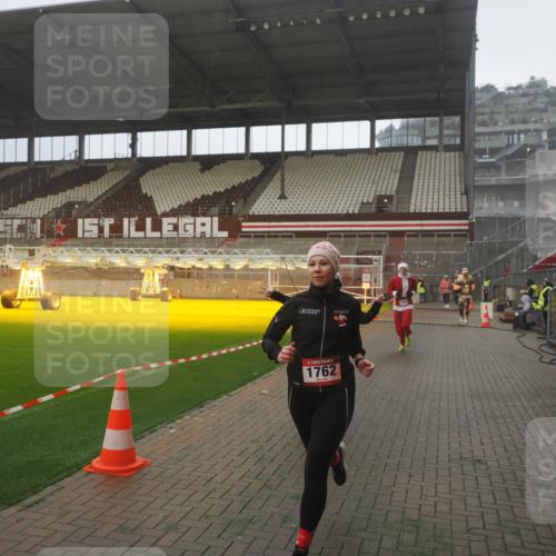 07.12.2025 - St. Pauli X-Mass-Run No. 15 Fabian Wolf http://msf.ph/oto/9387030 07.12.2025 10:17:04 Ziel 1620, 1762, 1989, 1997, 2694, 3229, 3987, 4356, 4359 meine-sportfotos.de