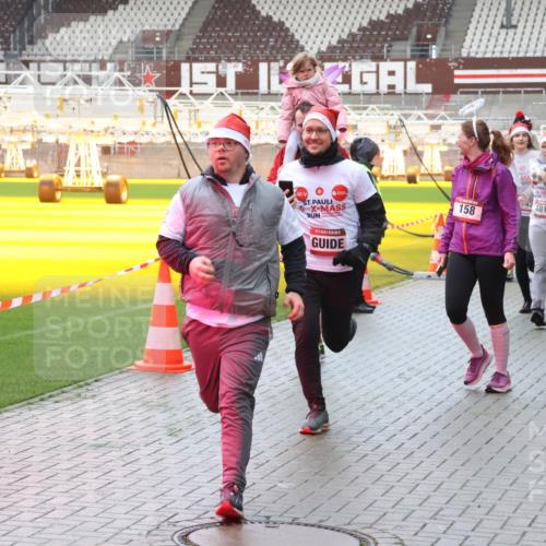 07.12.2025 - St. Pauli X-Mass-Run No. 15 Luisa Fischer http://msf.ph/oto/9387036 07.12.2025 11:43:40 Ziel 158, 0, 4817, 2669, 3625, 1, 364, 652, 1713, 1975, 2206, 2208, 2230, 2669, 3423, 3434, 3576, 3579, 3621, 3622, 3623, 3625, 3654, 3663, 3672, 3676, 3827, 3917, 3953, 4604, 4817, 4828, 4842, 5001, 5002 meine-sportfotos.de